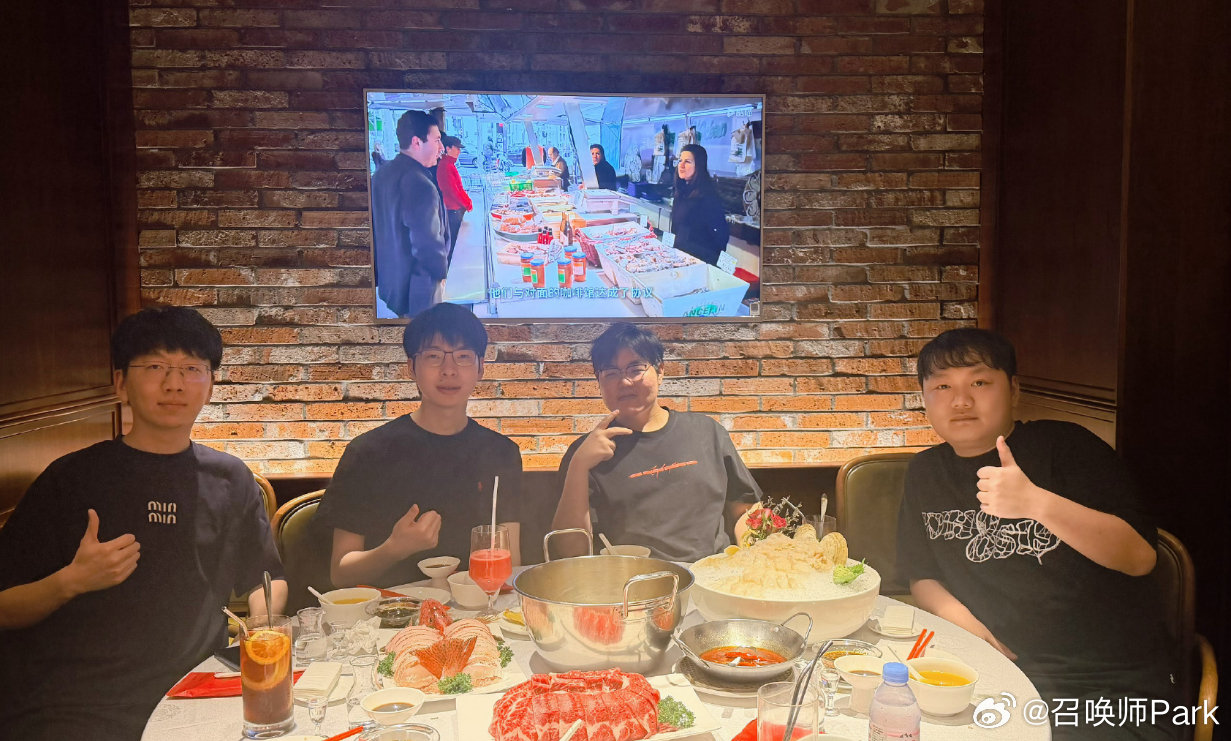 爱笑约369、牙膏、Hope聚餐，22JDG重聚不圆满