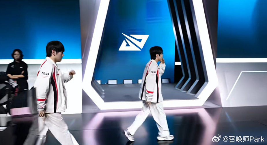 TES翻盘TT,JackeyLove力竭