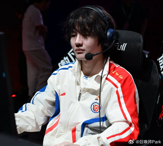 Crisp:加入LGD就是要帮队伍留在登峰组,不想带队掉涅槃