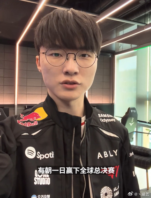Faker和Uzi祝贺Caps,LOL第四位名人堂成员候选人