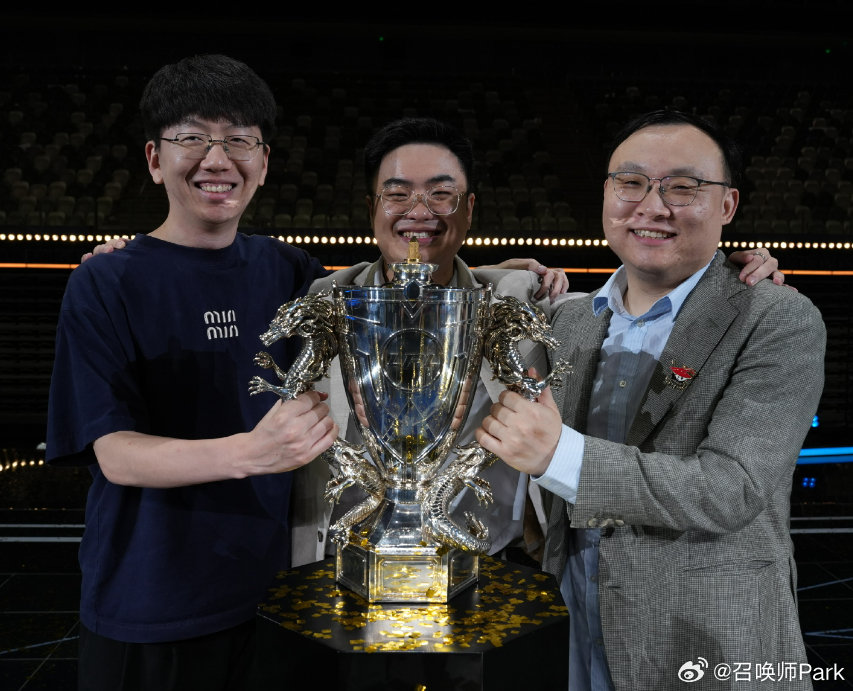 AL爱笑南威北盖复刻AI图,AL首次以LPL一号种子身份参加全球总决赛